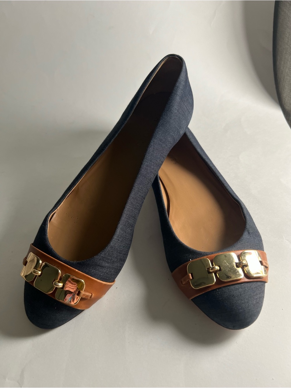 Talbots Navy Women's Ballet Flats with Tan Trim and Gold Hardware Size 9.5